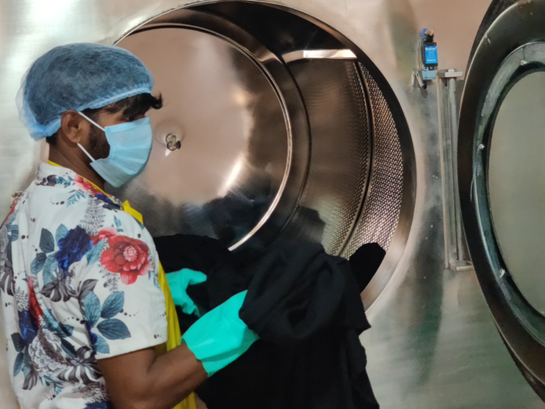 Industrial garment washing machines